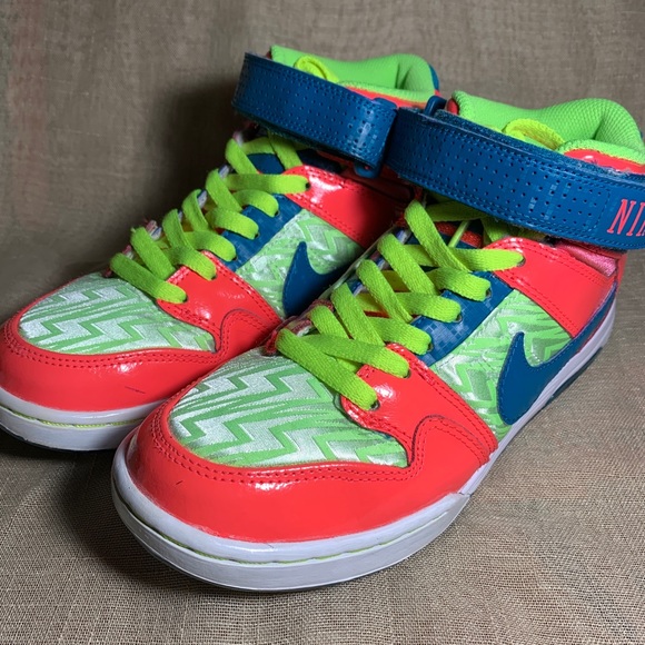 Nike Air Mogan Mid 2 Sneakers - Picture 2 of 7